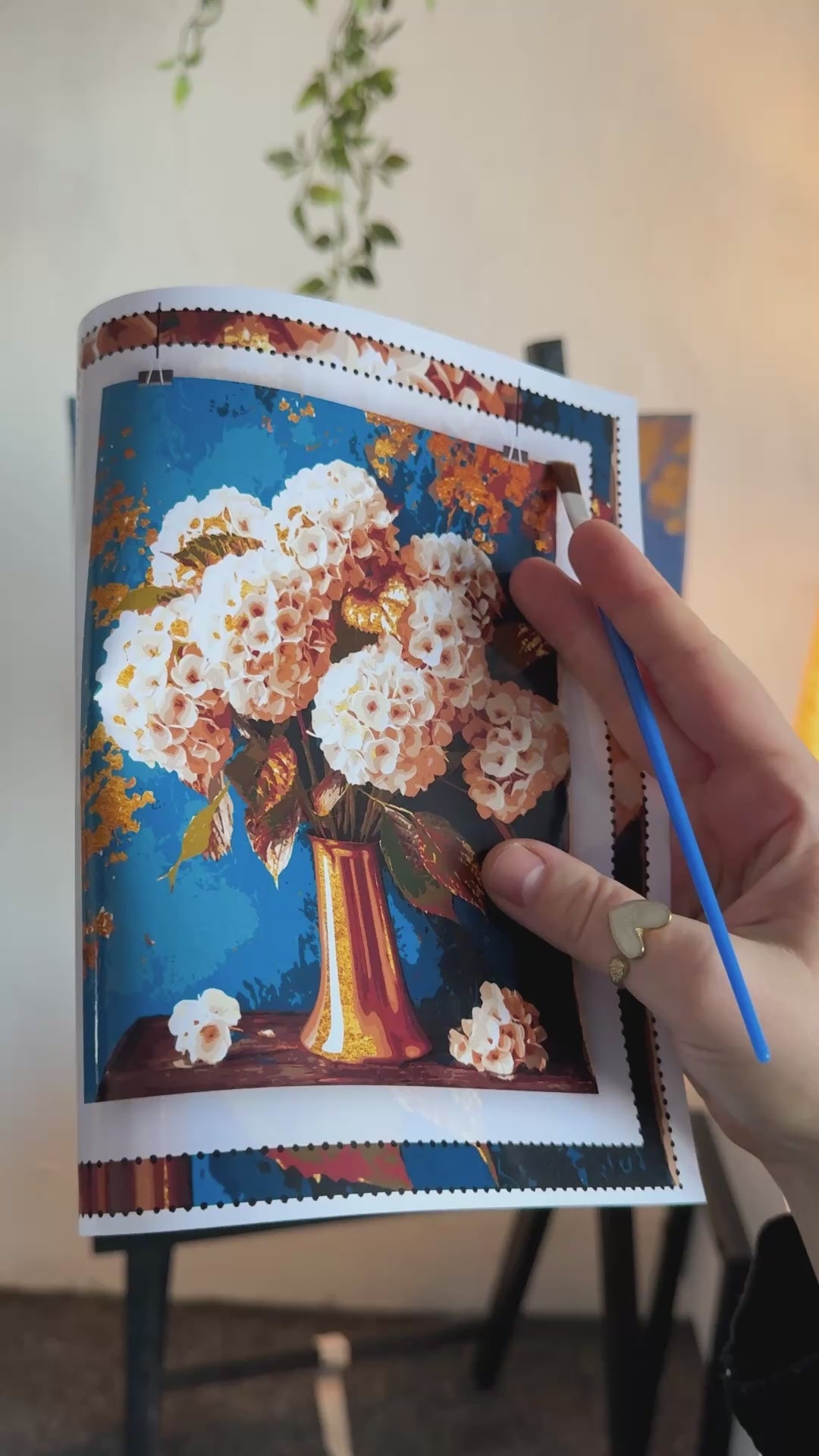 Pictură pe numere – buchet de hortensii albe în vază